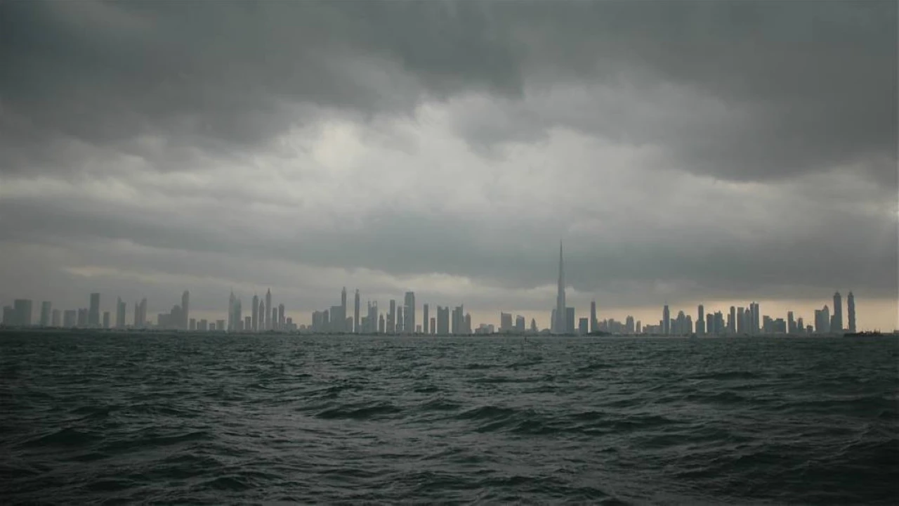 تقلبات جوية متوقعة في الإمارات بداية من السبت وحتى 10 أبريل